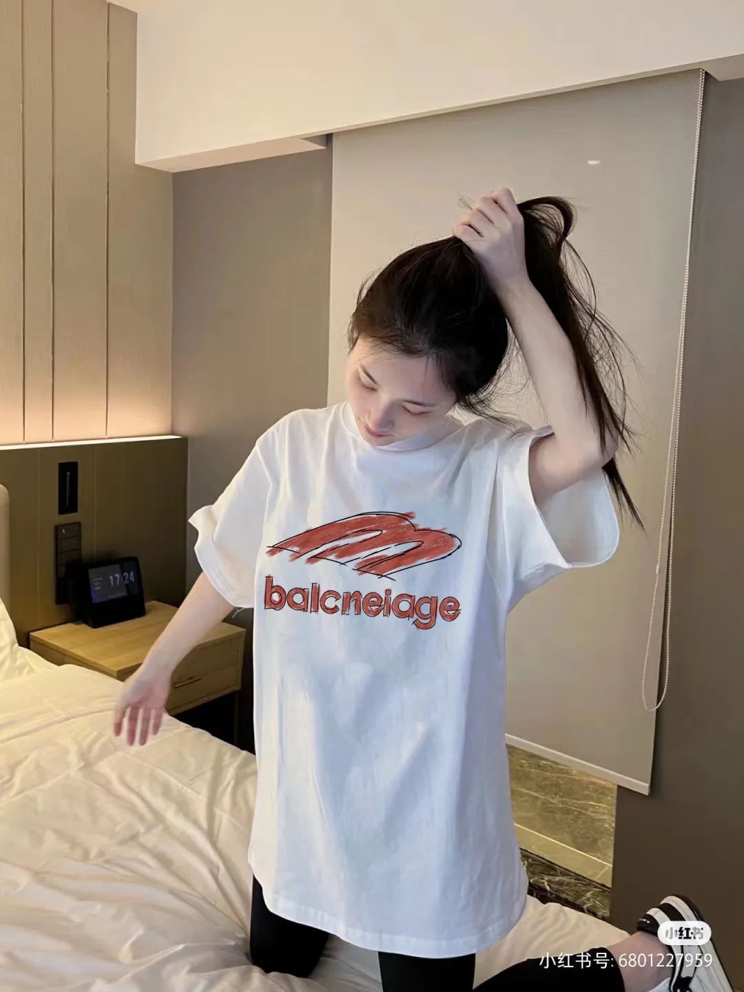 P80✨🔥 BALENCIAGA Paris lettering printed short-sleeved T-shirt. Custom-woven and dyed 300 grams of combed cotton heavyweight fabric. Zero color difference in threads. Perfect details. Different from the current currency version. Welcome to compare. Same Style for men and women. Must-sell in the picture above. Color: White Black Size: 1 2 3 4